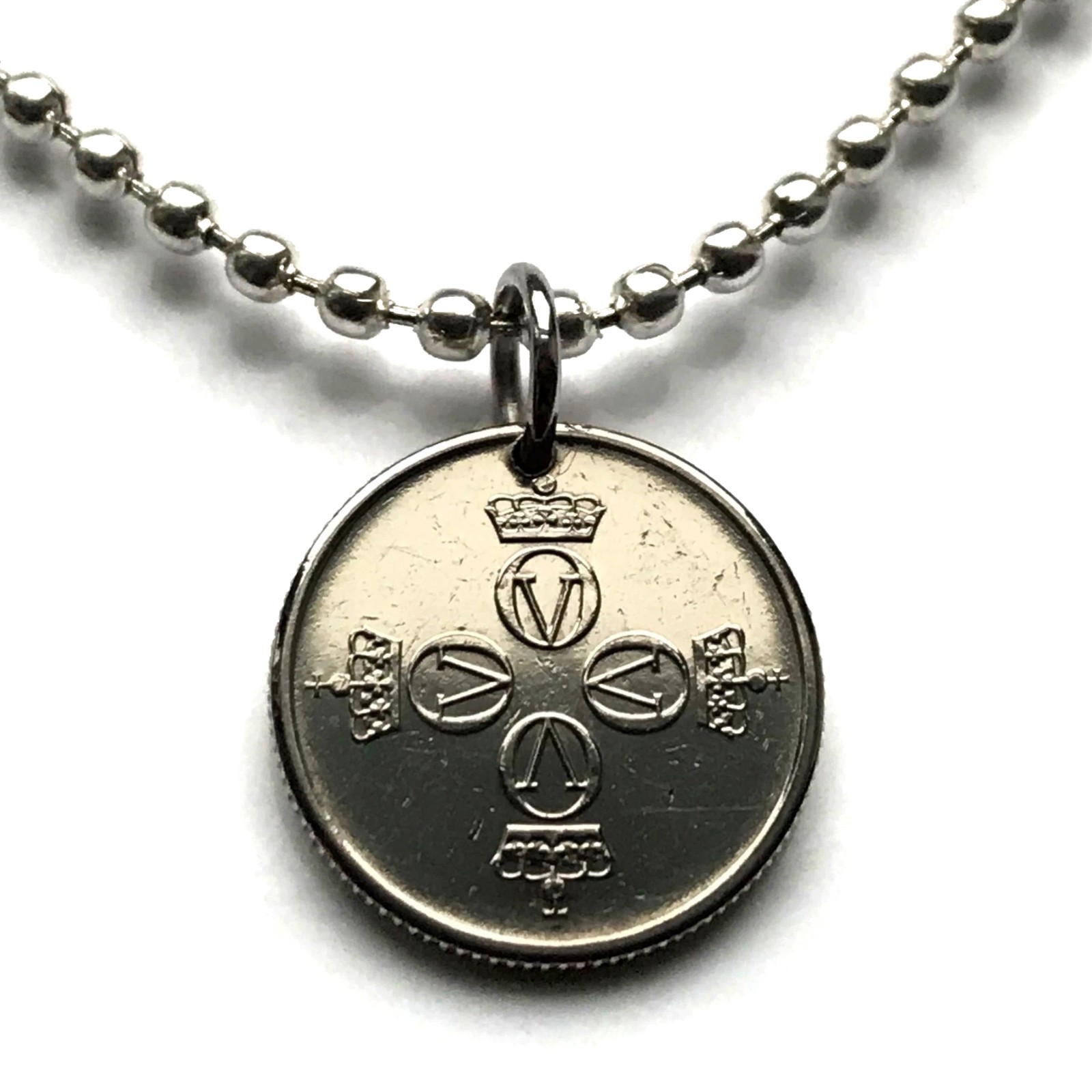 1975 Norway 25 Ore coin pendant with Norwegian crown and O V initials