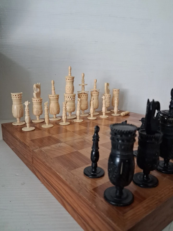 Juego de ajedrez púlpito mexicano hueso tallado vintage años 60 con CAJA Foto 3 de 4