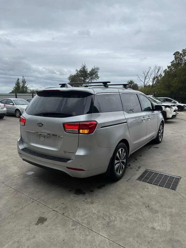 KIA CARNIVAL/GRAND CARNIVAL YP 12/2014-10/2020 ROOF BARS PAIR AFTERMARKET THULE - image 3 of 4