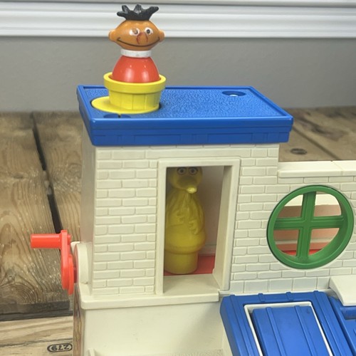 Vintage 1977 Fisher-Price Sesame Street Clubhouse #937 Play Family Set COMPLETE - Picture 4 of 18