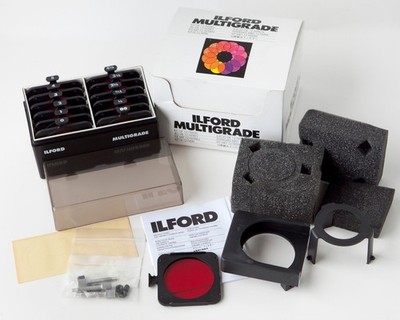 ILFORD DARKROOM MULTIGRADE B&W VARIABLE CONTRAST KIT OF 12 FILTERS + RED FILTER