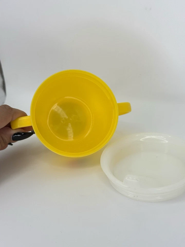Taza Sippy amarilla vintage The First Years 6 oz taza de entrenamiento para niños pequeños con asas U Foto 4 de 4