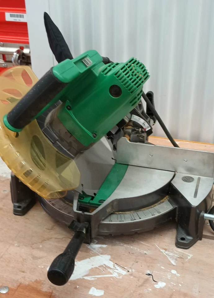 Hitachi C10FCH2 Compound Miter Saw with Laser Marker 10" Blade Green - Image 3 of 4