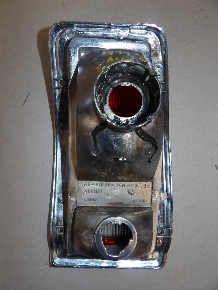 LUZ TRASERA LADO CONDUCTOR IZQUIERDA MONTAJE DODGE ASPEN 1976-1980 STATION WAGON Foto 4 de 4