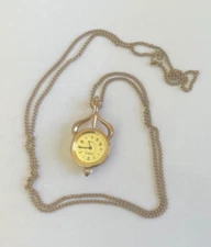 VINTAGE Chaika Small USSR LADIES PENDANT WATCH 17 JEWELS