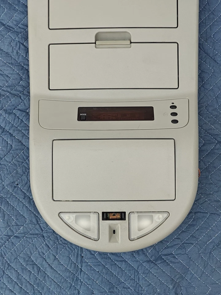 2004-2008 Nissan Titan Armada OEM Overhead Map Dome Light Sunglass Compartment - Image 2 of 4