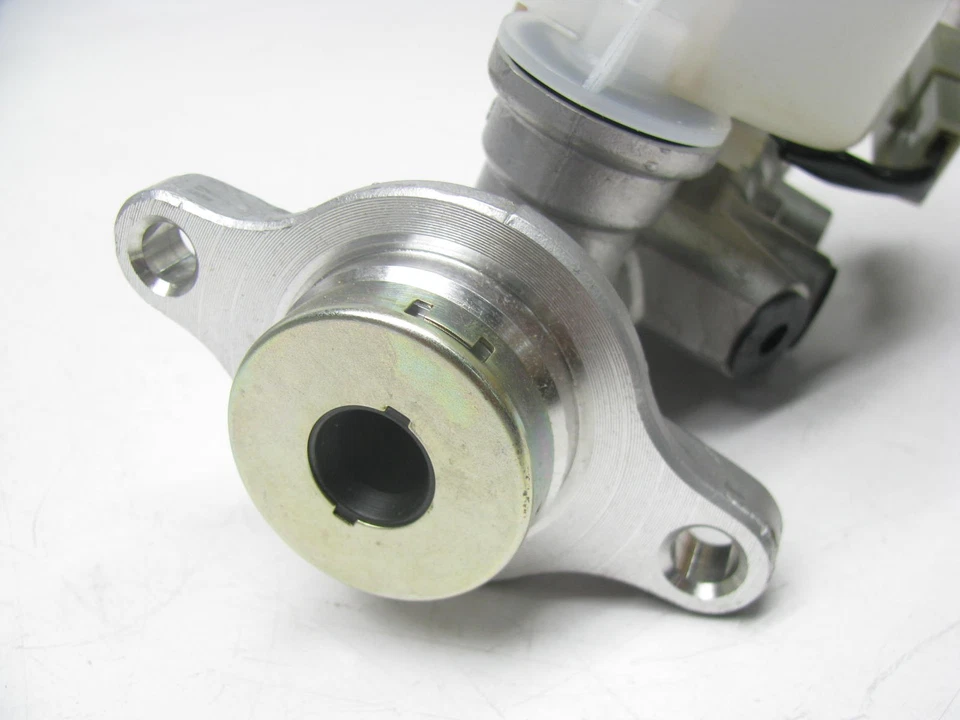 Cilindro maestro de freno Carquest E150525 para Infiniti M30 1991-92 G20 1990-1992 Foto 2 de 3