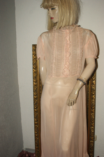Langes zartes TRAUM Negligee*Nachtkleid LUXUS lachs VOLANT Nylon Plissee edel 42 - Bild 7 von 7