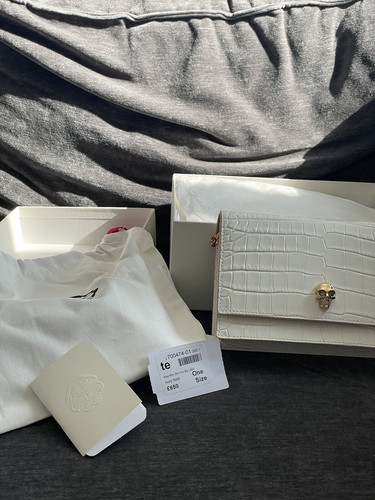 Alexander McQueen Skull Embossed Crossbody Bag White - Picture 5 of 10