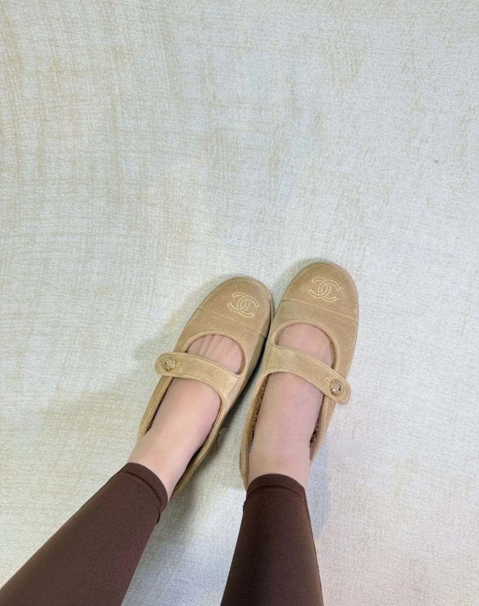 シャネル CHANEL 新品 メリージェーン ベージュ 35.5 25B Chanel 25B Beige Suede Shearling Fur Mary Jane Moccasin Ballet