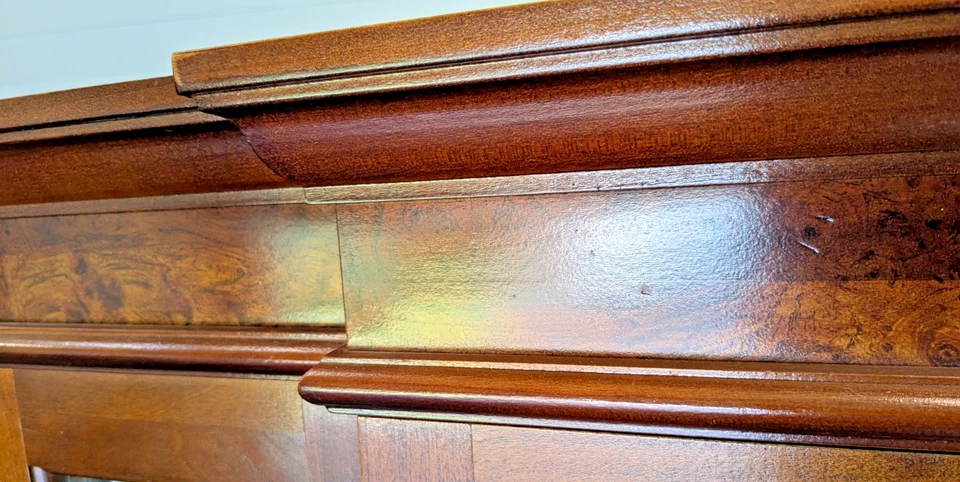 VTG PULASKI BREAKFRONT LIGHTED CURIO BURLED WOOD 4 GLASS SHELVES 76"H 42"W 13"D - Image 3 of 4