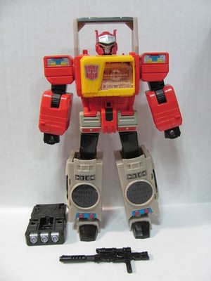Transformers Titans Return Leader Class Autobot Blaster Complete