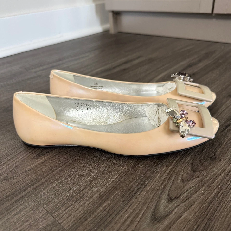 Zapatos planos de ballet Roger Vivier de charol desnudo con joyas mariposa Ladybug 36 Foto 2 de 4