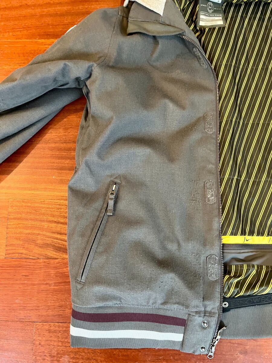 Nike Snowboarding Holladay Jacket Size XL 425045-055 Grey Nike Snowboarding Holladay Jacket Size XL 425045-055 Grey