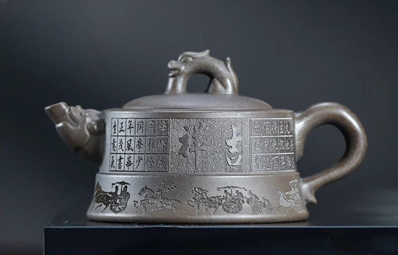 Che エバラ　英祥堂造造　純錫茶心壷約254g　時代箱付　M　R6613 Eiraku Tokuzen - Sencha Tea Jar with Peony Arabesque and