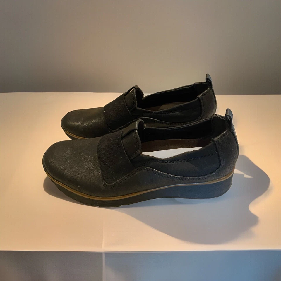 Zapatos sin cordones informales Baretraps Garner para mujer talla 7M negros usados en excelente estado Foto 3 de 4