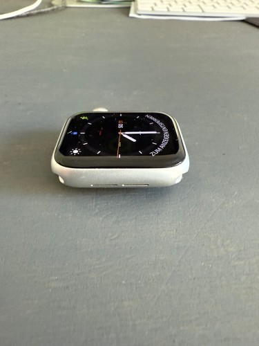 Topp gepflegte Apple Watch SE WiFi 40mm Silber - Bild 5 von 8