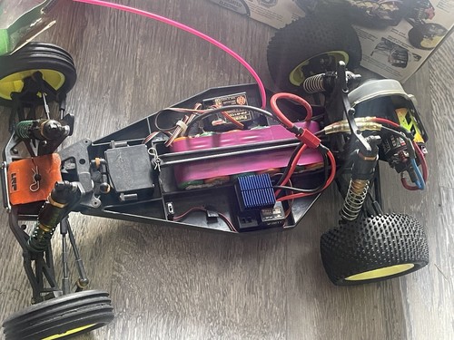 Vintage Team Associated 1997 RC10B3 9033 B3 RC Buggy - Picture 4 of 6
