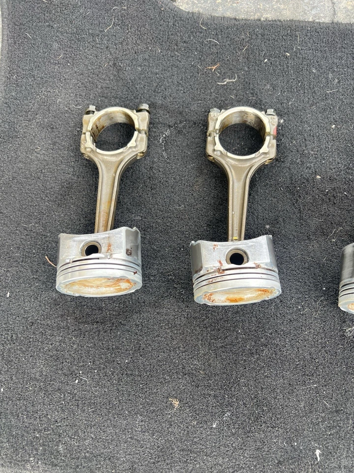 Juego de 4 pistones y bielas de motor FIAT 500 Sport 1.4L Foto 3 de 4