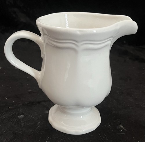 MIKASA - FRENCH COUNTRYSIDE - F9000 Ivory Stoneware Footed Creamer - JAPAN - Picture 2 of 7