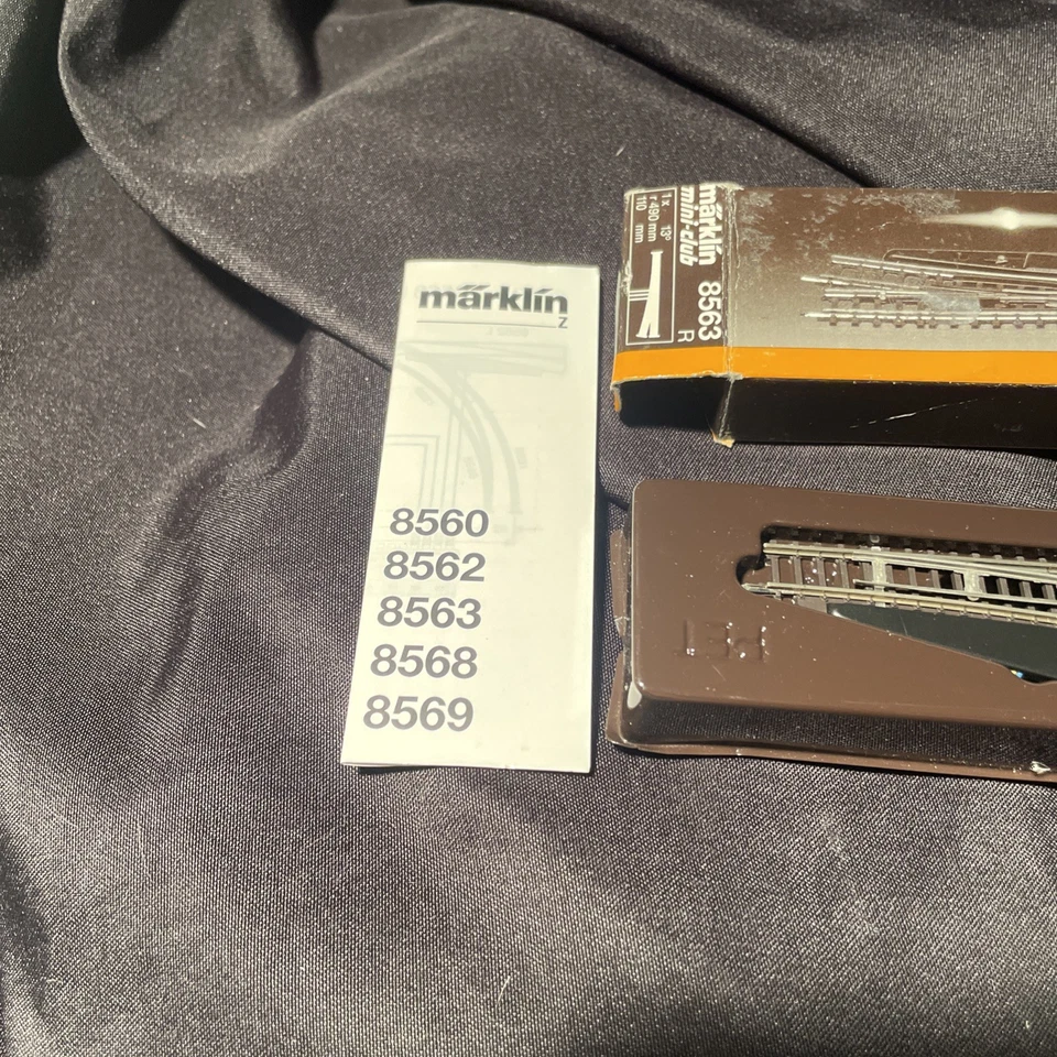 Marklin 8563 R Z Scale MiniClub 4-3/8" 13° Right Electric Turnout NEW - Image 2 of 4