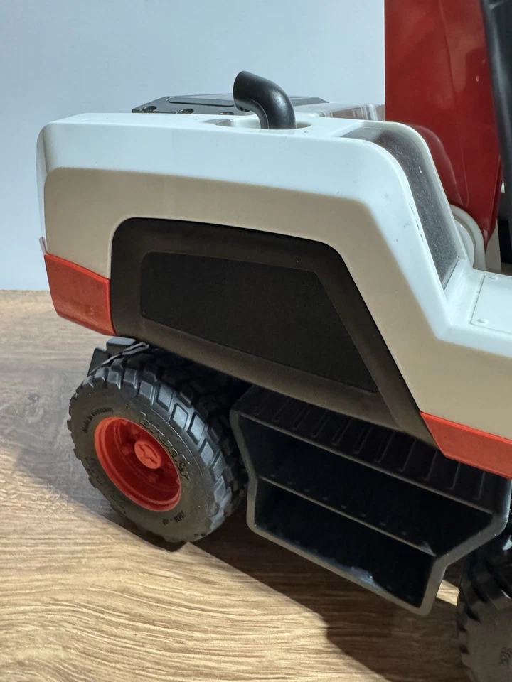 Bruder 03411 Wheeled Excavator Red & White 1/16 Germany XE 5000 Basically Unused - Image 4 of 4