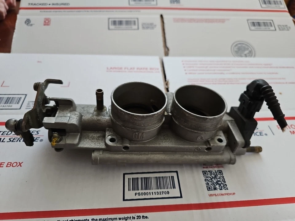 Cuerpo del acelerador de inyección de combustible usado se adapta a: Cadillac Catera 1998 carrocería del acelerador Foto 2 de 4