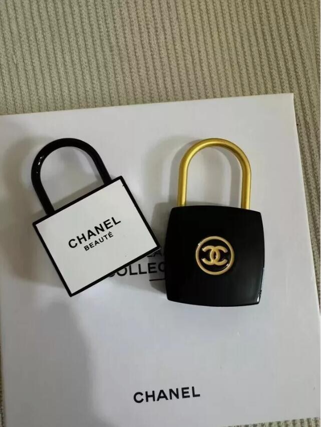 シャネル CHANEL キーベル カデナ パドロック バッグチャーム シャネル CHANEL キーベル カデナ パドロック バッグチャーム 小物