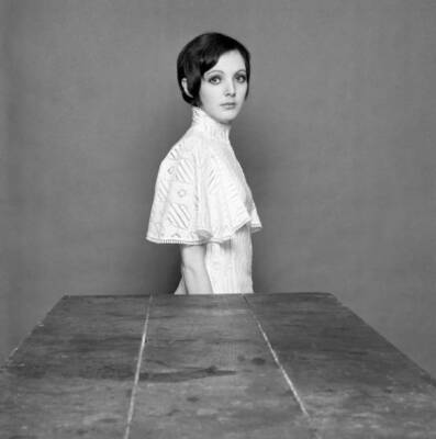 Fashion model Erika Hunt in England circa 1970 - Old Photo 2