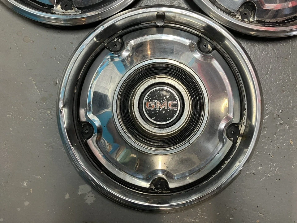 70-76 80-82 GMC Serie C-G-K Jimmy 15 pulgadas Cubierta de rueda Tapacubos Juego de 3 USADOS Foto 4 de 4