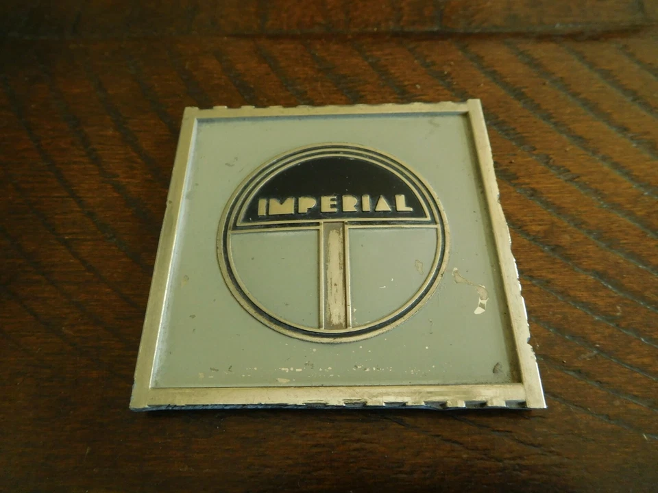 Chrysler Imperial Emblem 1937 1938 1939 Airflow Royal DPCD nombre tablero central Foto 2 de 4