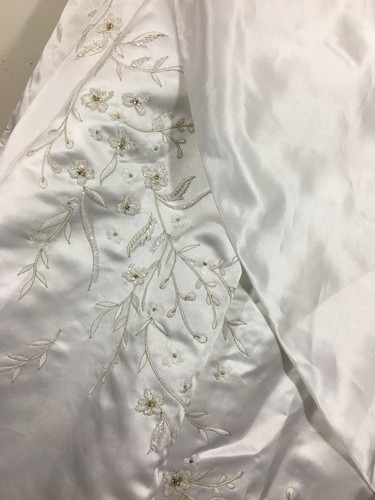 WEDDING DRESS SATIN BEADED BELOW MEASUREMENTS BELOW - Picture 4 of 8