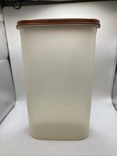 Tupperware #1615 Oval Container #5 12 1/4 Cup made in the USA