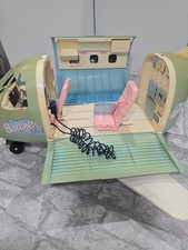 Barbie Avión De Los Sueños – Juguete Con Avión Y Accesorios Para Muñecas – Incluye Muñeca Piloto, Perrito Y Más De 15 Piezas – Con Asientos Reclinables, Ruedas Móviles Y Carrito De Snacks – Regalo Para Niñas A Partir De 3 Años