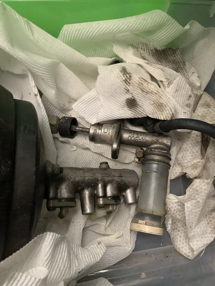 Elevador de freno para Eagle Talon no incluye cilindro maestro en la foto Foto 2 de 2