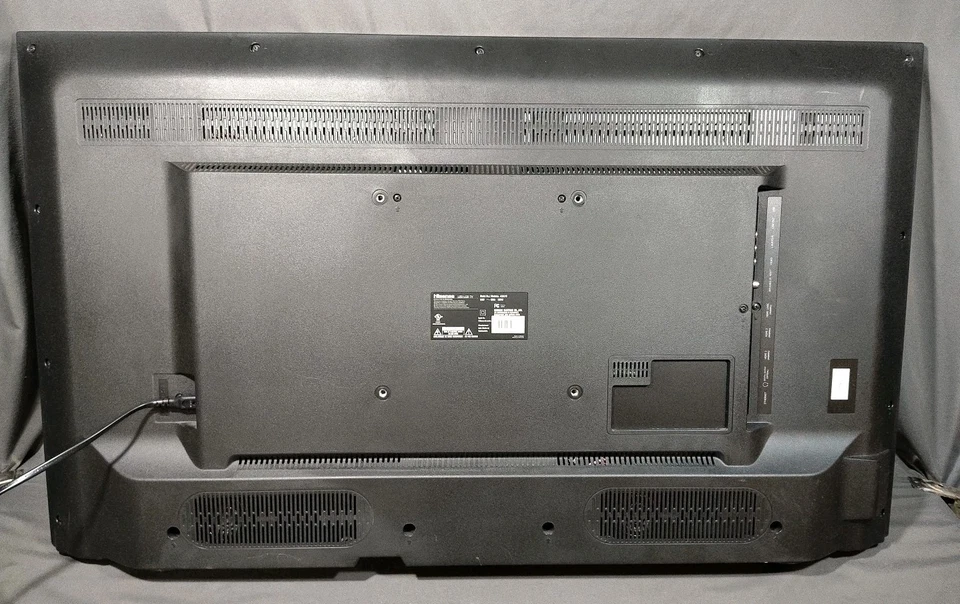 Hisense 43" TV Roku LCD LED 4K Television 60hz Smart No Remote No Stand #43R7E - Image 2 of 4