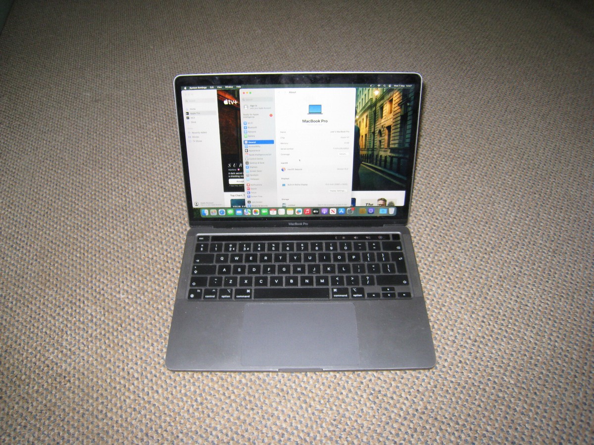 Apple MacBook Pro A2338 M1 2020 8GB 256 GB OS Sequoia Charger REF