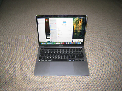 Apple MacBook Pro A2338 M1 2020 8GB 256 GB OS Sequoia Charger REF