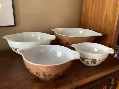 Vintage Pyrex Early American Cinderella Nesting Mixing Bowl Set 4-pc Great Cond.