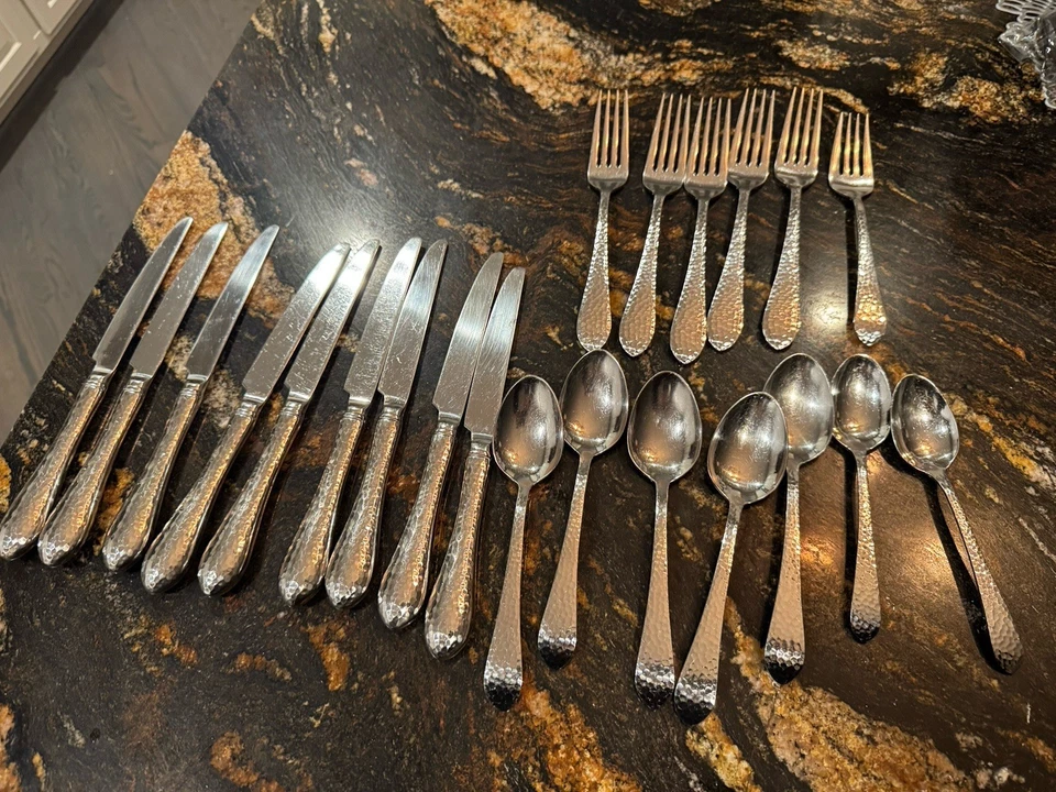 22 Piece Reed & Barton Hammered Antique 18/8 Korea Stainless Steel  Mixed pieces - Image 3 of 4