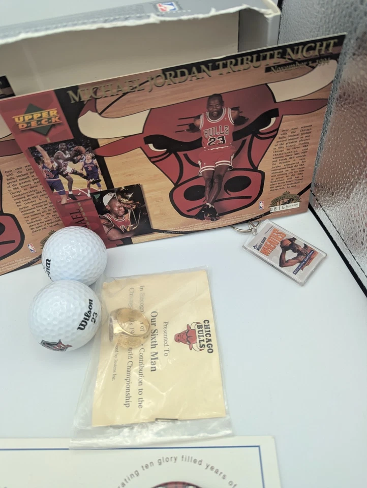 Lote de colección Mini Michael Jordan. Incluye 2 pelotas de golf, anillo y más Foto 4 de 4
