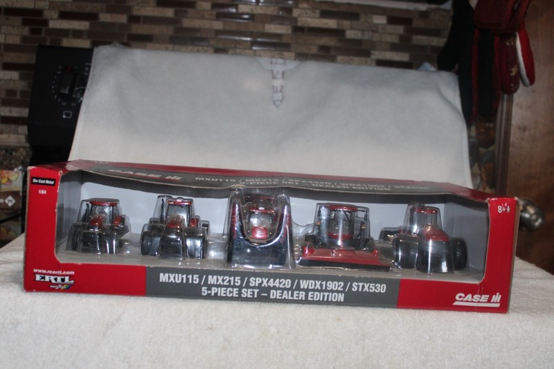 1/64 CASE IH 5 PIECE DEALER EDITION SET MXU115,MX215,SPX4420,WDX1902,STX530