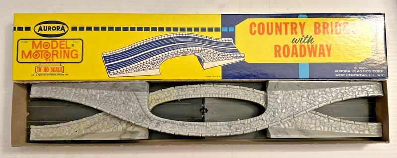 1965 AURORA MODEL MOTORING COUNTRY BRIDGE WITH ROADWAY #1509 with pins and locks