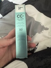 It Cosmetics CC Cream Foundation SPF 40 Oil-Free Matte 1.08 oz Medium