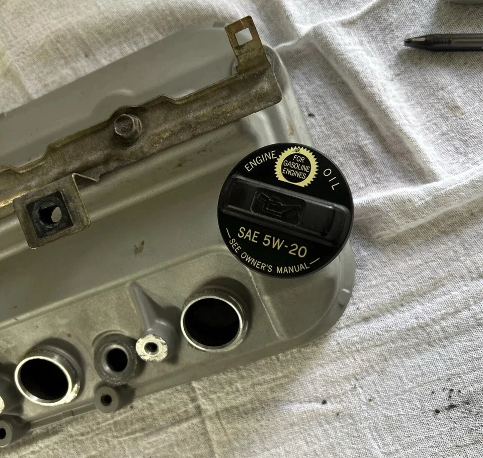 2005 年本田导引阀盖原始设备制造商前盖 — 第 3/4 张图片