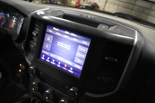 Ram 1500 2019 8,4" Uconnect 4 radio fabricante de equipos originales con panel de control y receptor UAM sin navegación - Imagen 10 de 10