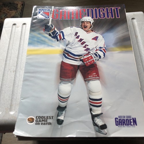 N.Y RANGERS*GAME NIGHT MAGAZINE 1997-1998 *GRAVES ON COVER - Picture 2 of 3