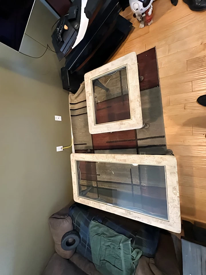 Mesa de centro y mesa auxiliar de mármol y vidrio Foto 2 de 4