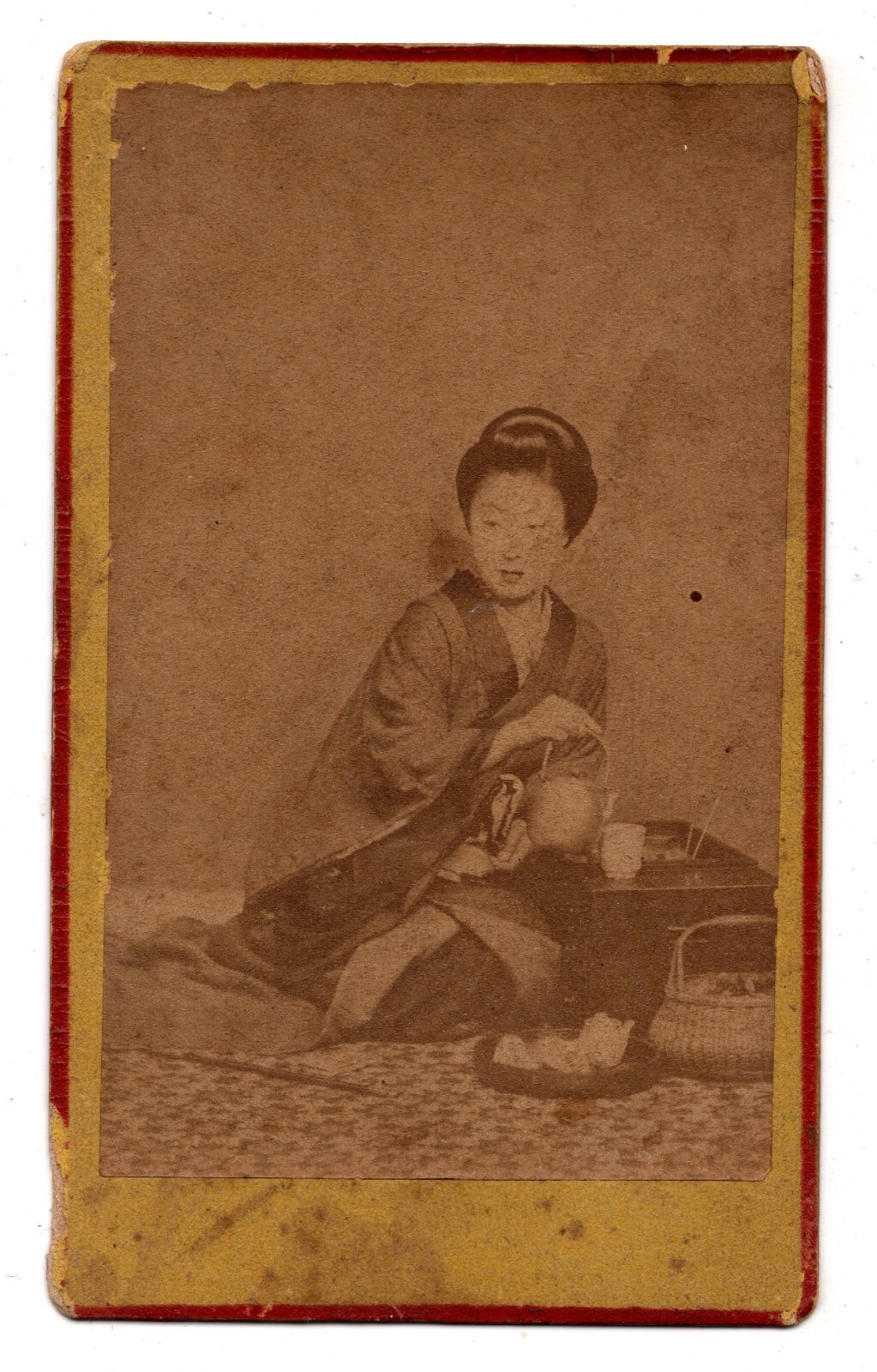 ANTIQUE CDV 1886 TRADITIONAL JAPANESE LADY IN ROBES EATING MEAL HIOGO JAPAN