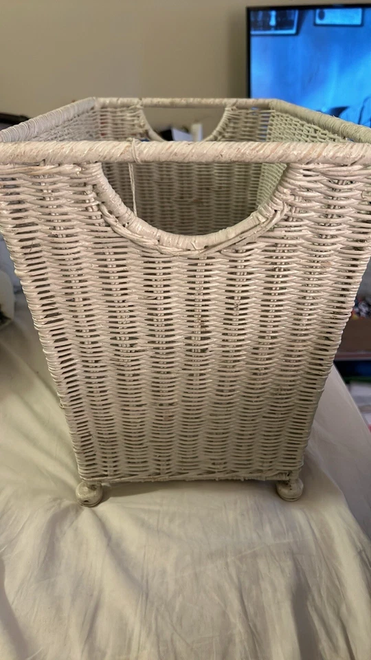 Vintage White Wicker Magazine Rack With Tag Coastal Theme 16x12x9.5 “ 3 Tiles - Image 4 of 4